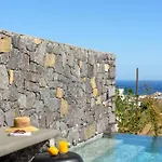 Koniko Santorini Private Pool Vóthon
