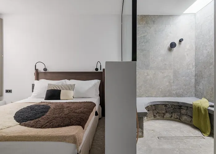 Koniko Santorini Private Pool Vóthon